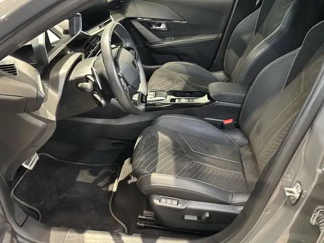Peugeot 208 view 9