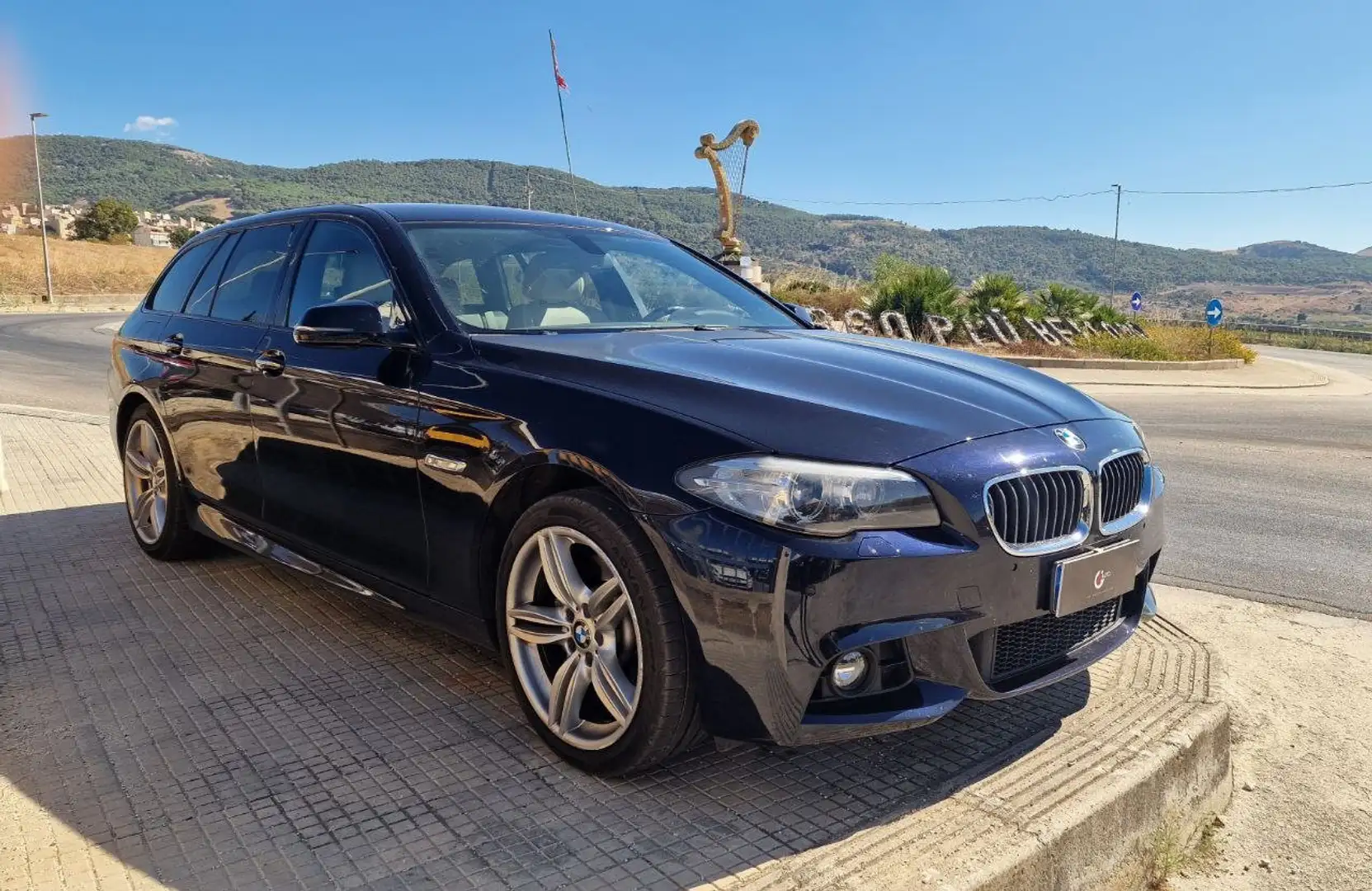 BMW 525 525d Touring xdrive Business auto E6 Bleu - 1