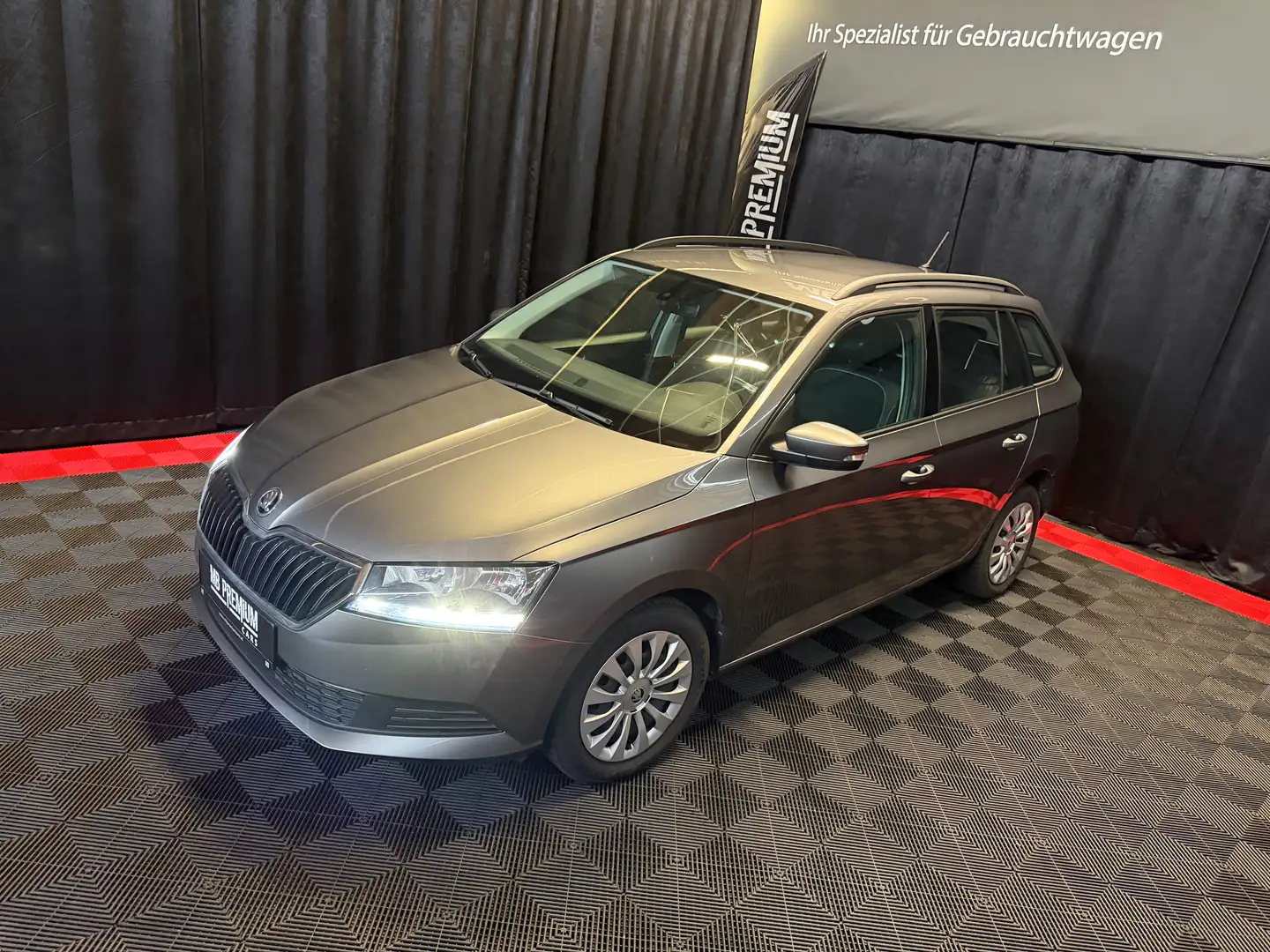 Skoda Fabia Ambition *AHK*NAVI*1-BESITZ* Grau - 1