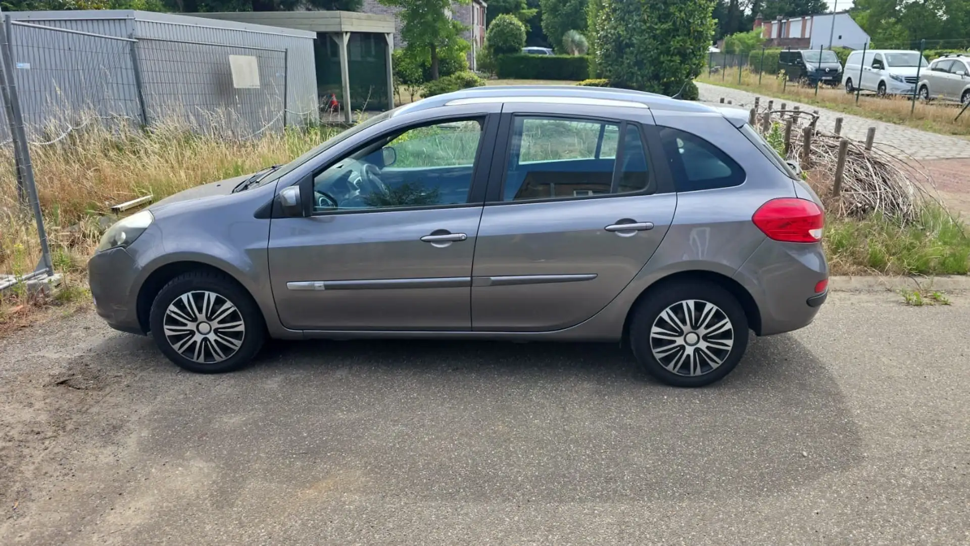 Renault Clio 1.2i Expression   airco   2012   143000 km carpass - 2