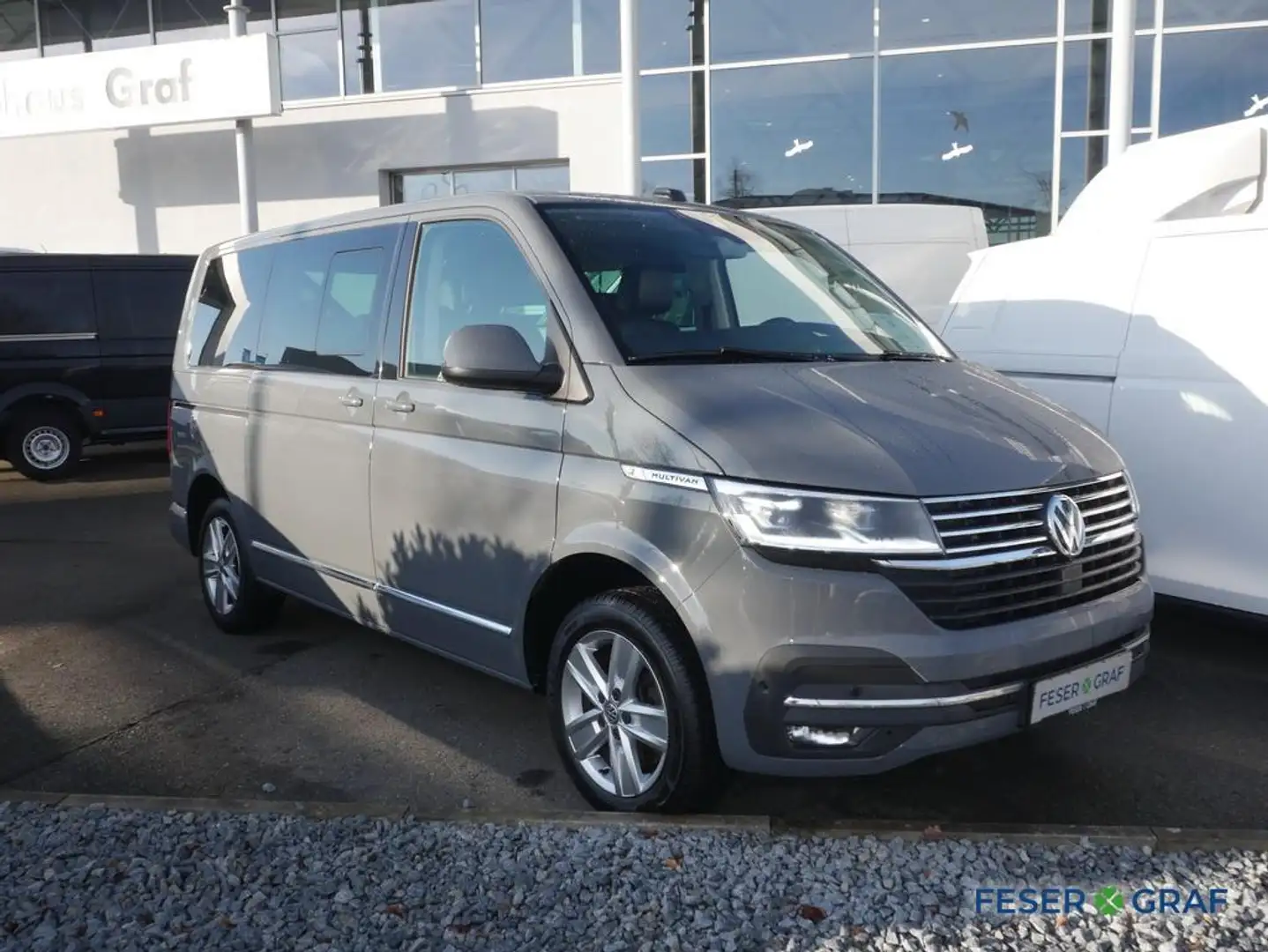 Volkswagen T6.1 Multivan 6.1 Comf. 2.0l TDI ACC PDC AHK SHZ 17" Grau - 2