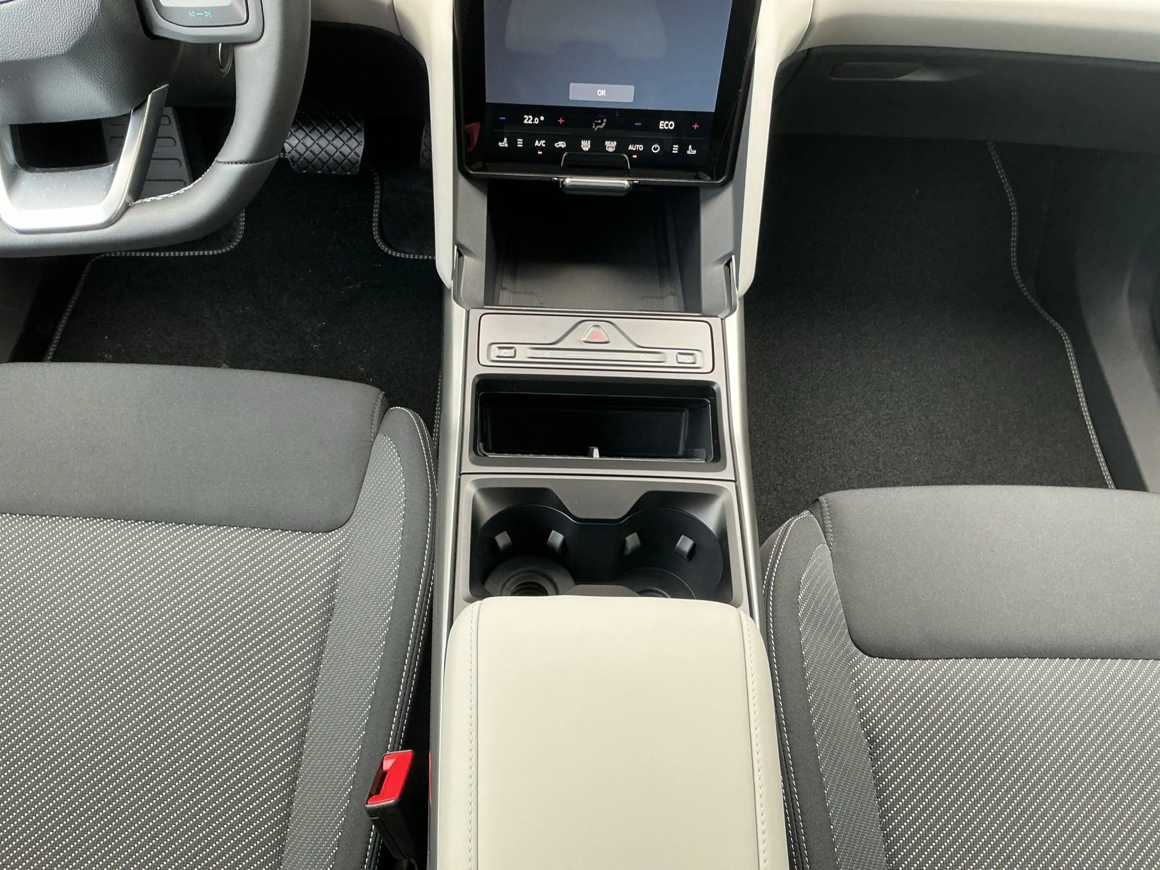 Ford Explorer Select Extended Range 79kWh RWD Sports Utility Veh — photo 12
