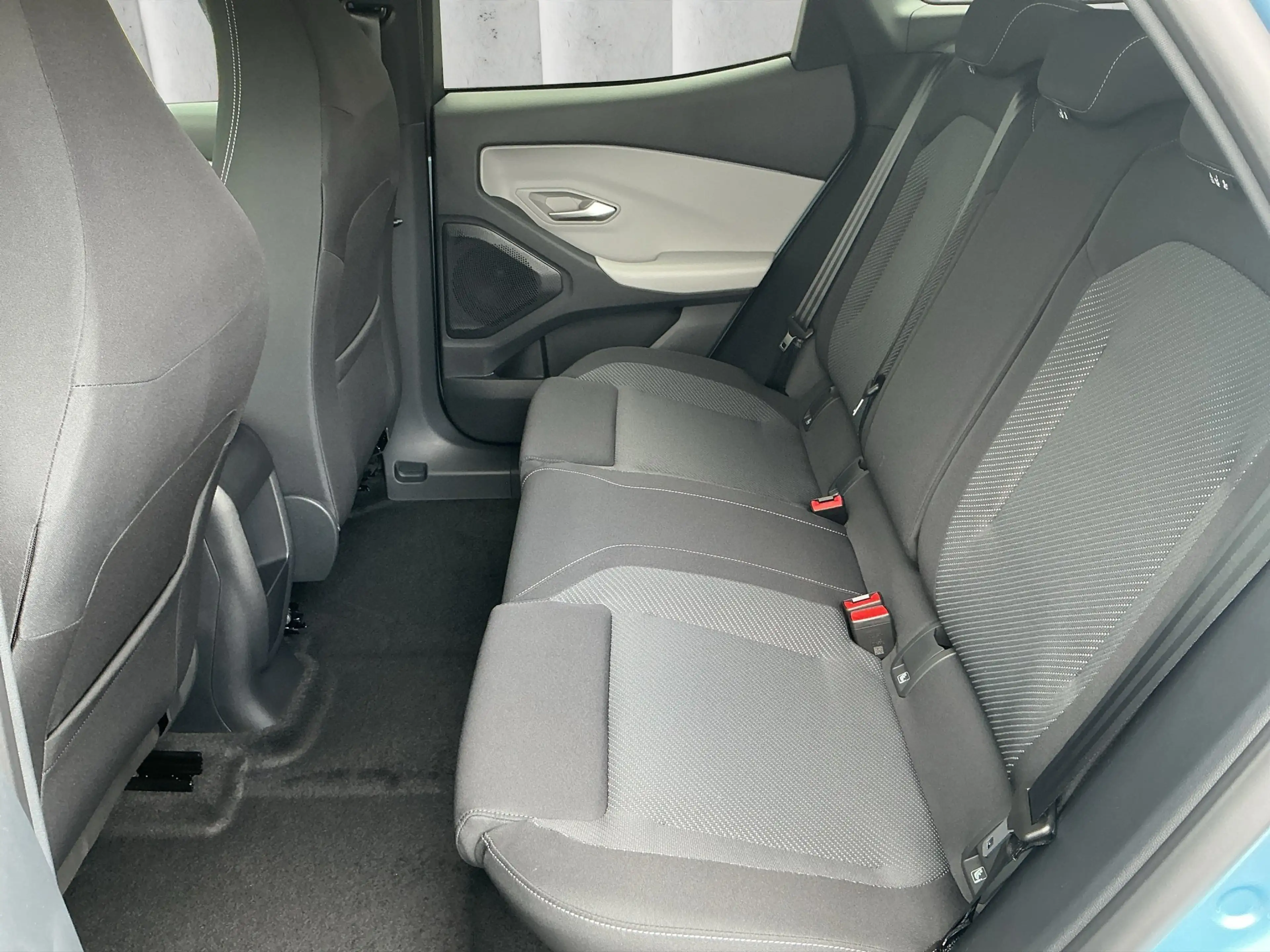 Ford Explorer Select Extended Range 79kWh RWD Sports Utility Veh — photo 11