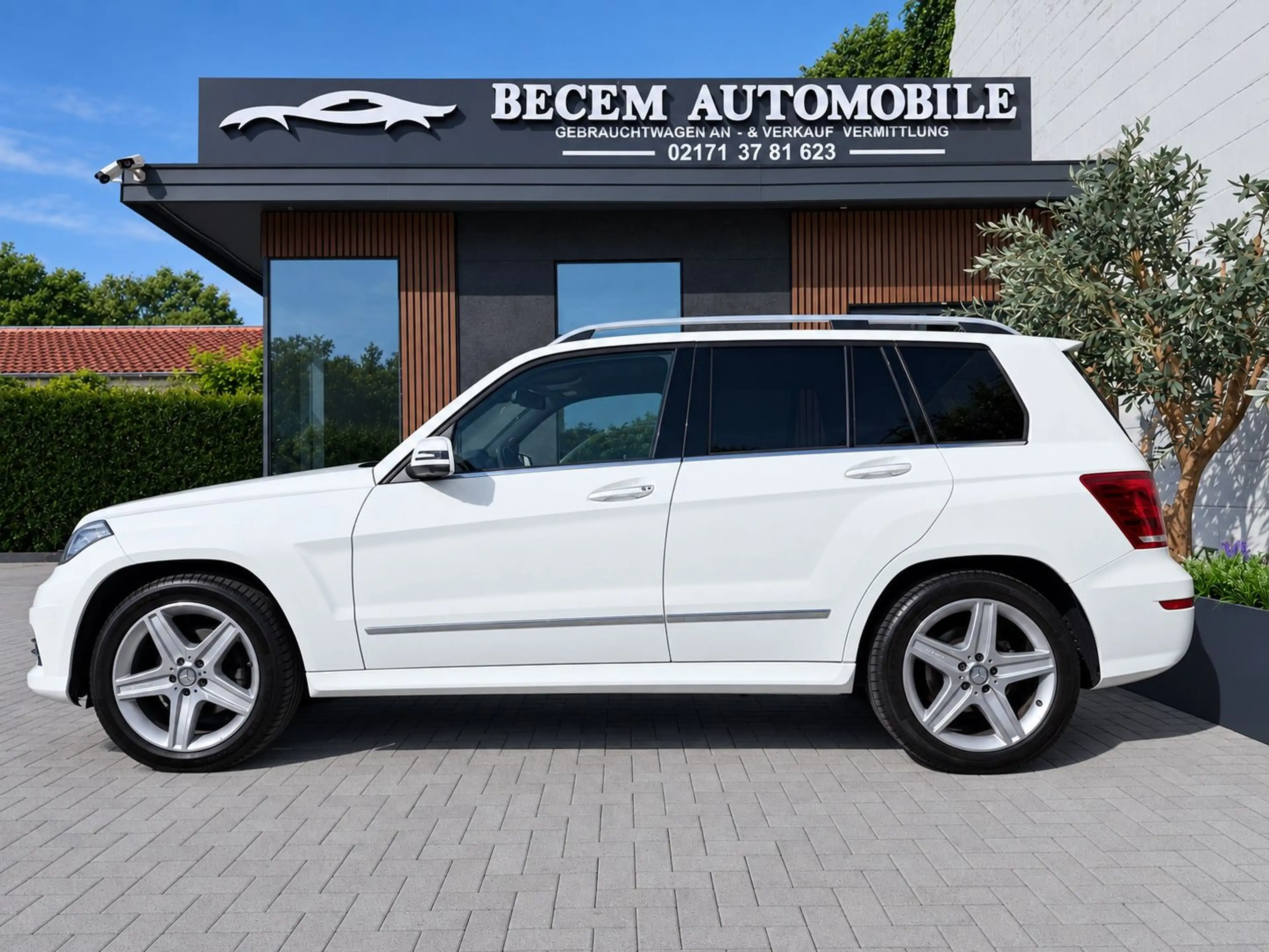 Mercedes-Benz GLK 350 4 MATIC * UNFALLFREI * AMG LINE — photo 4
