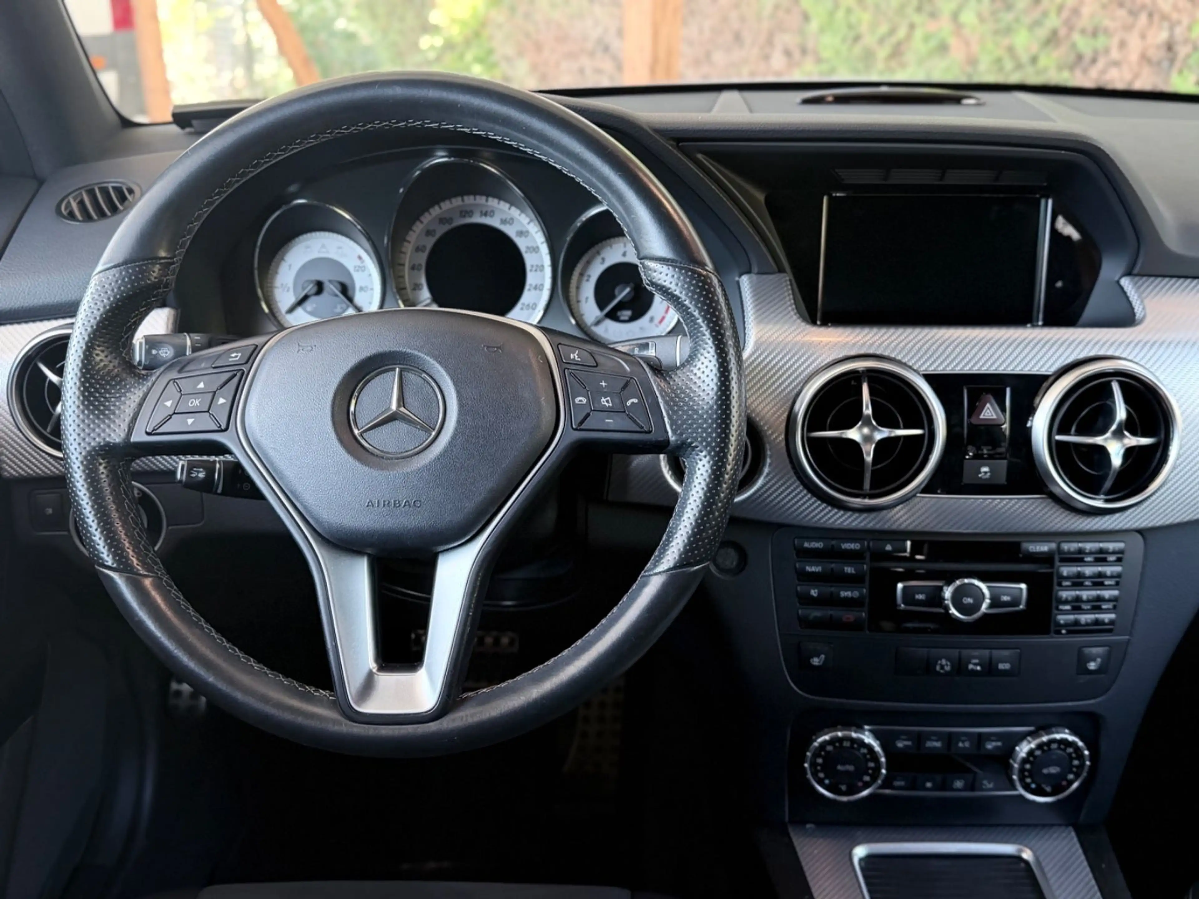 Mercedes-Benz GLK 350 4 MATIC * UNFALLFREI * AMG LINE — photo 12