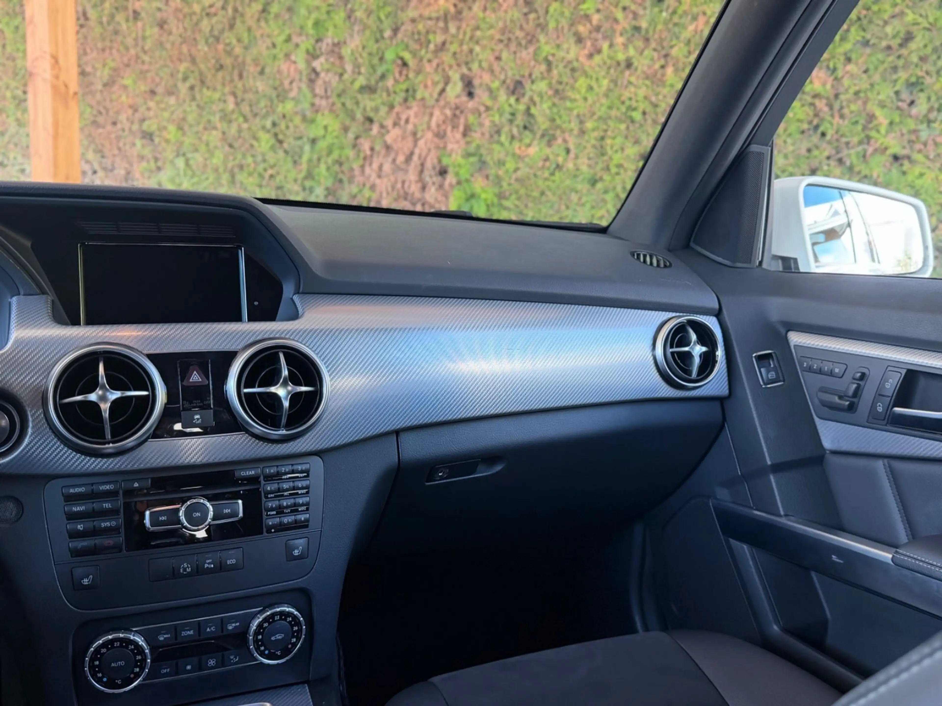 Mercedes-Benz GLK 350 4 MATIC * UNFALLFREI * AMG LINE — photo 15