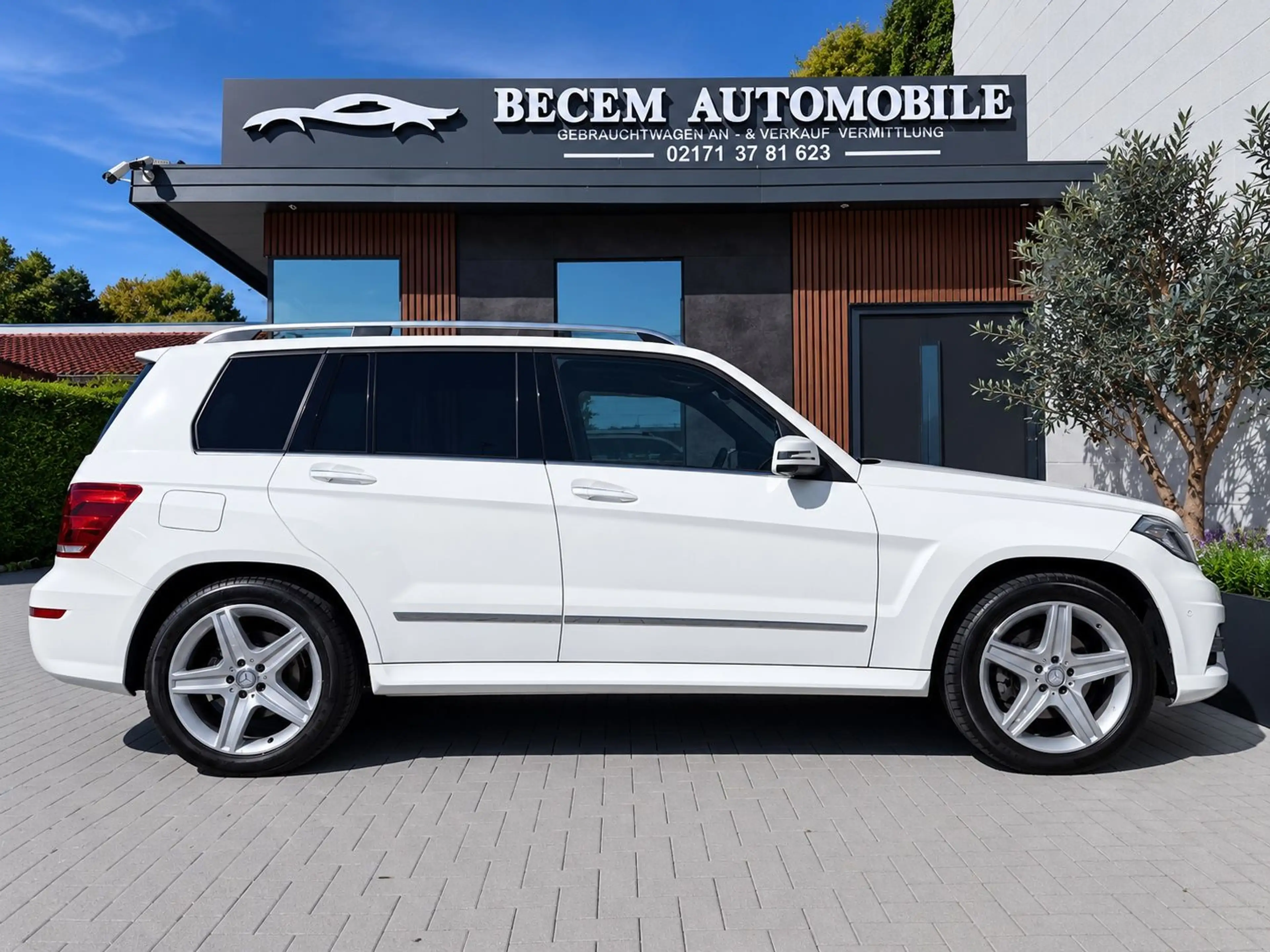 Mercedes-Benz GLK 350 4 MATIC * UNFALLFREI * AMG LINE — photo 5