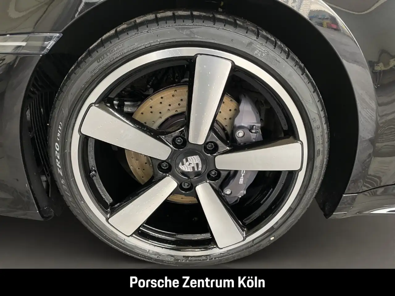 Porsche 992 911 Carrera InnoDrive Sportabgas BOSE 21Zoll 12