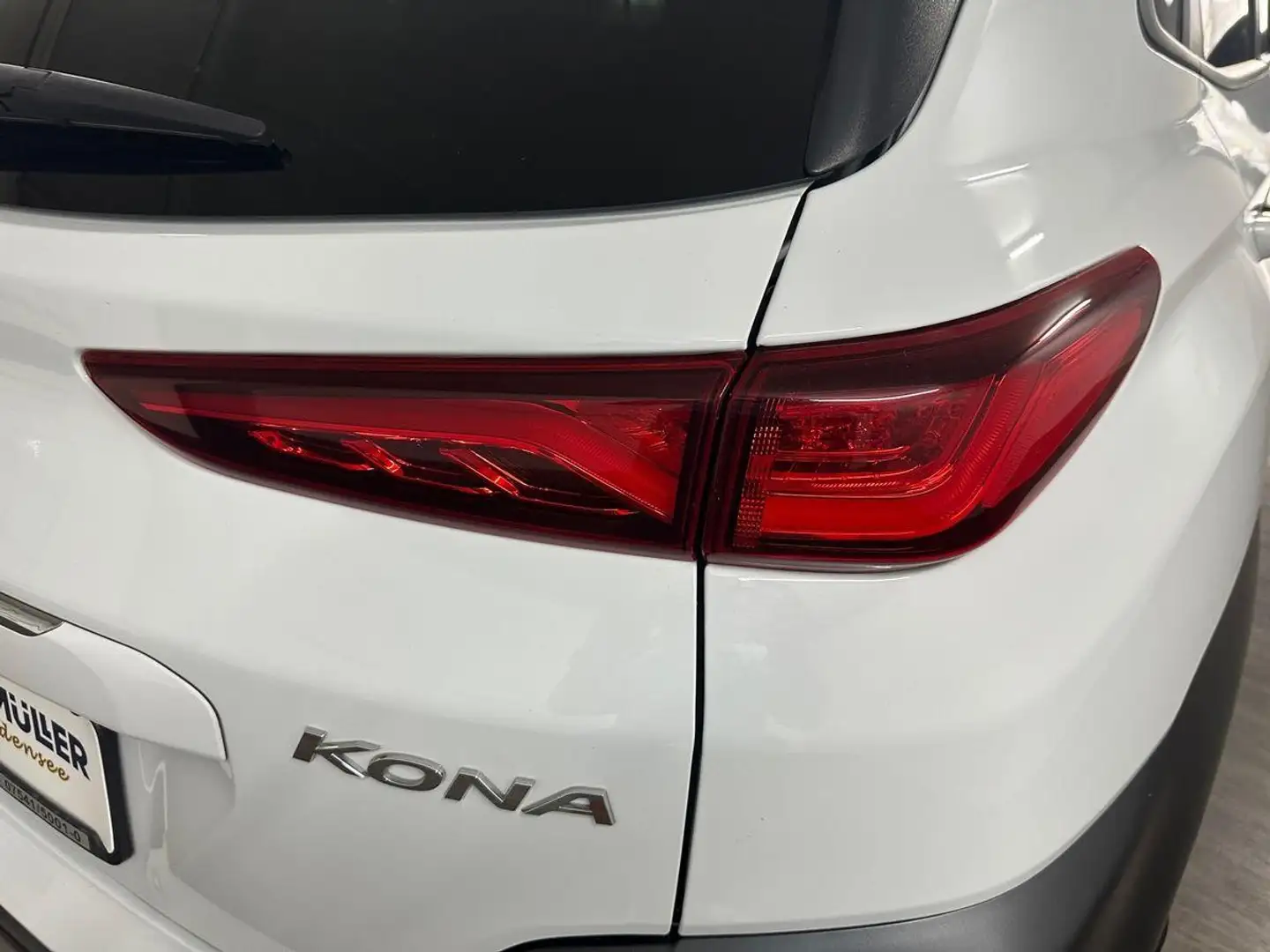 Hyundai KONA 1.6 TGDI 7DCT+Navi+Kamera+ACC+LEDER+AHK Blanc - 2