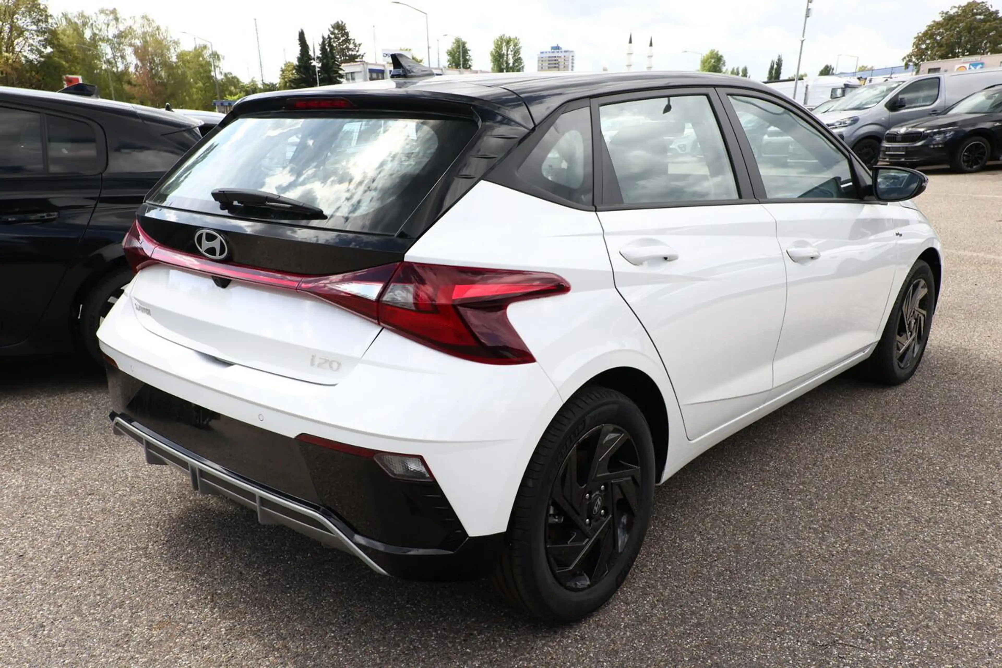 Hyundai i20 Blackline Blackl Nav CarPlay 16Z StyleP Temp Ka... — photo 3
