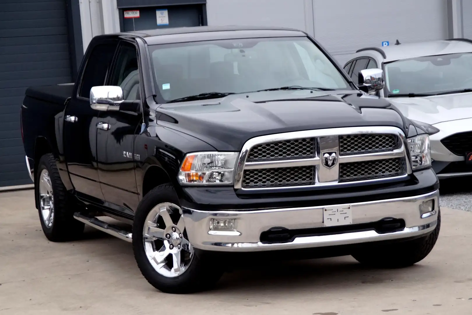 Dodge RAM 5.7i HEMI V8 4x4 _Toujours entretenu _Garantie✅ Schwarz - 2