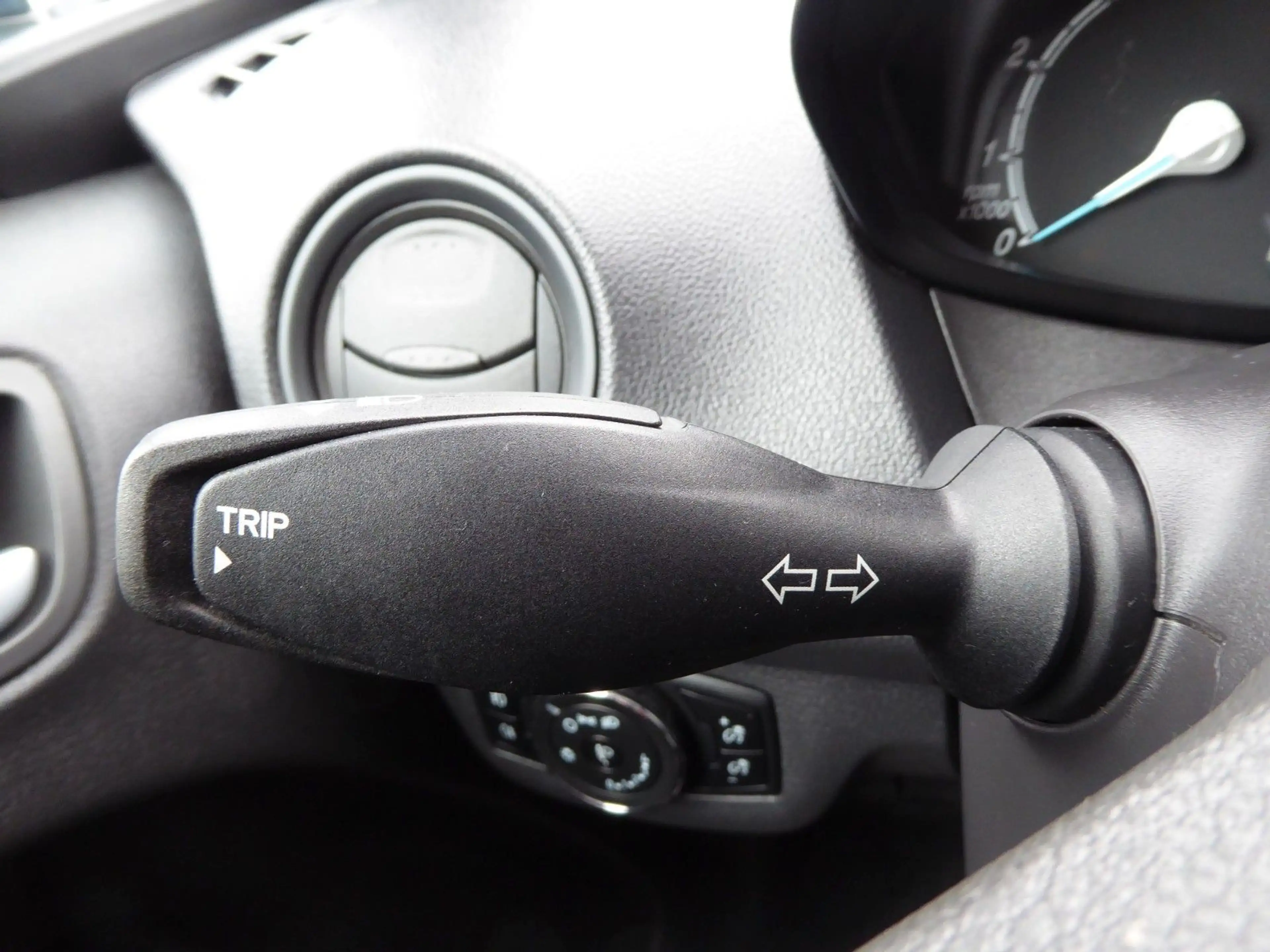 Ford Tourneo Courier Trend Klima/Zahnriemen+HU neu — photo 20