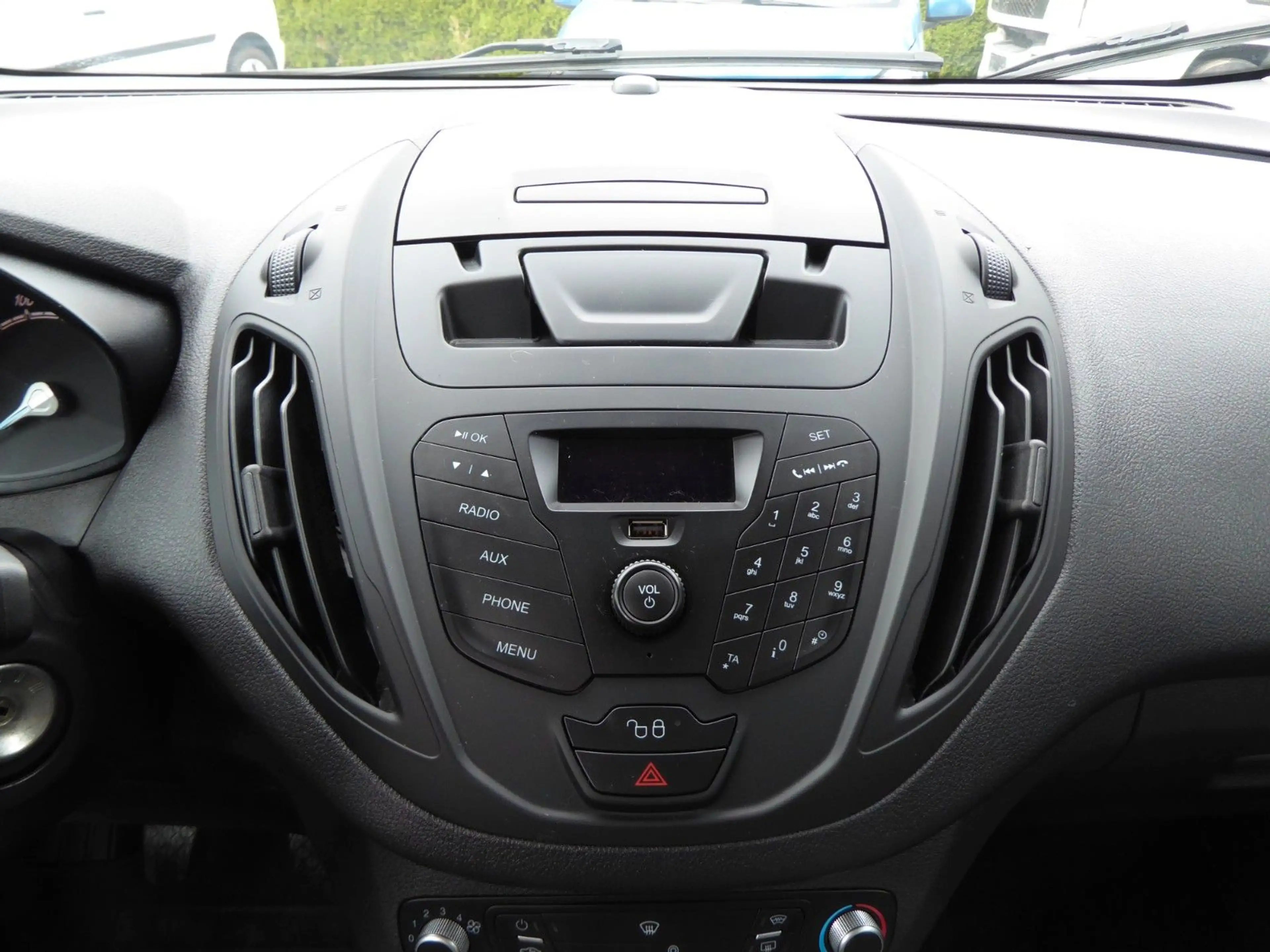 Ford Tourneo Courier Trend Klima/Zahnriemen+HU neu — photo 22