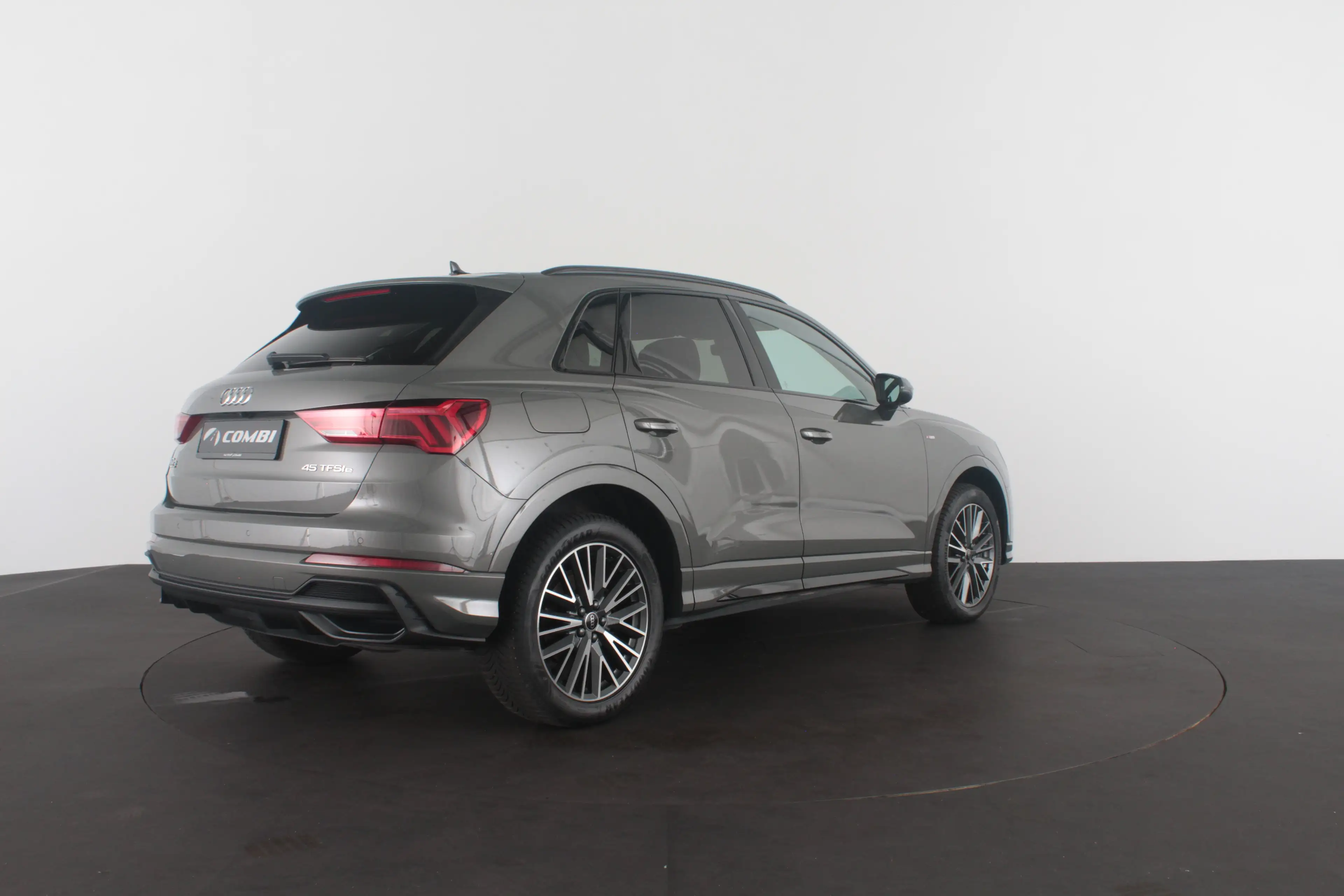 Audi Q3 45 TFSI e S edition Panodak | 245pk | Plug-in Hybr — photo 15