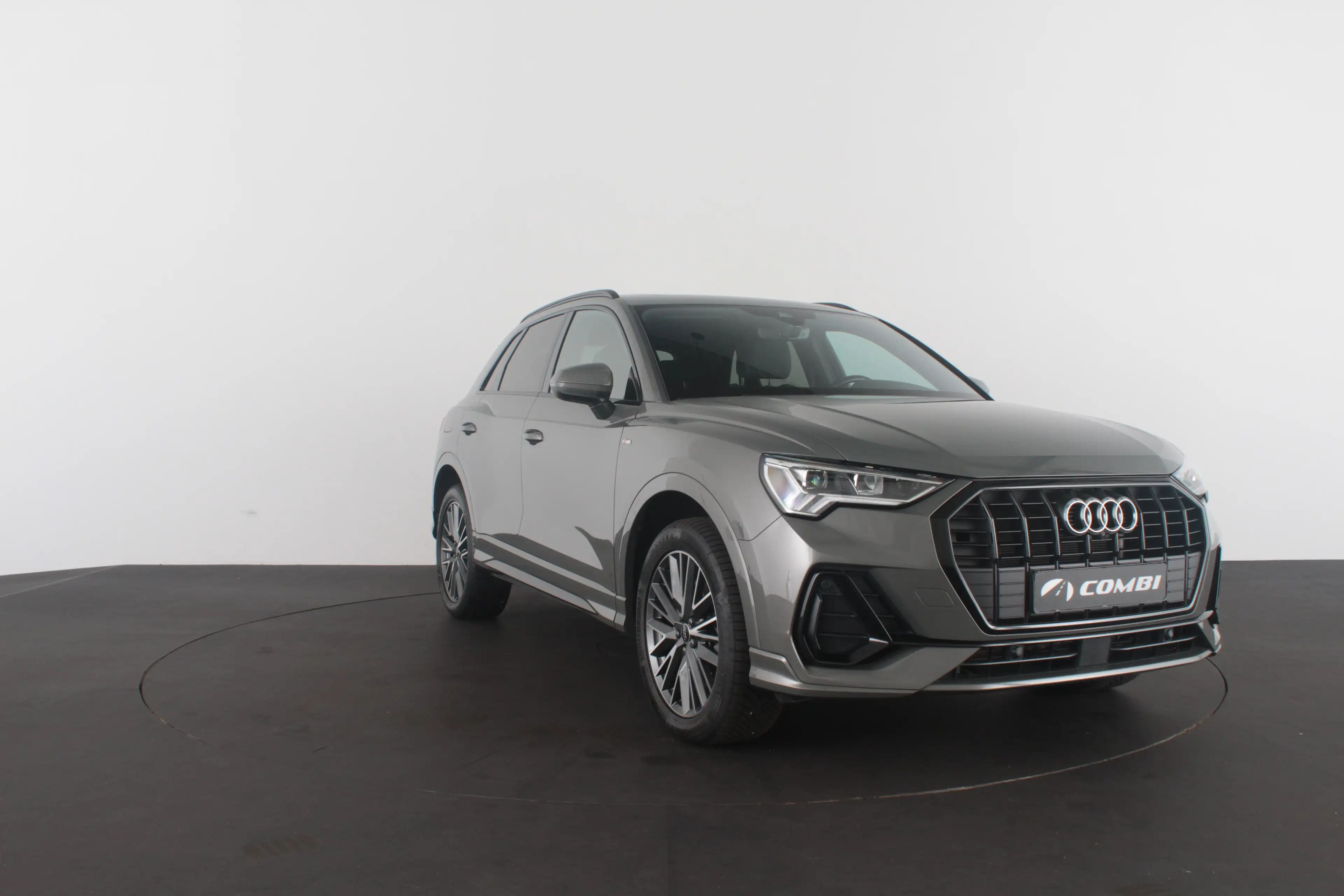 Audi Q3 45 TFSI e S edition Panodak | 245pk | Plug-in Hybr — photo 3