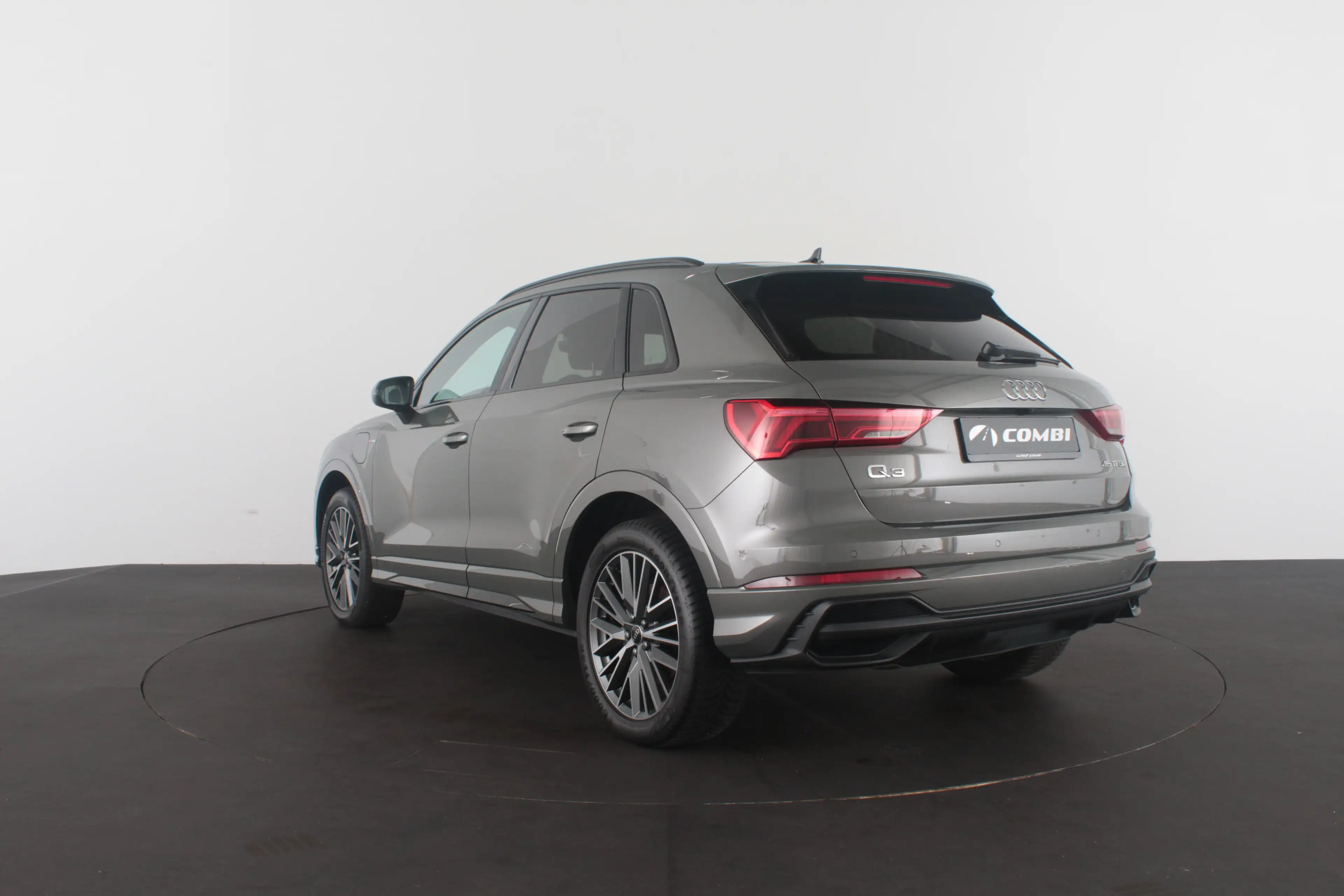 Audi Q3 45 TFSI e S edition Panodak | 245pk | Plug-in Hybr — photo 11