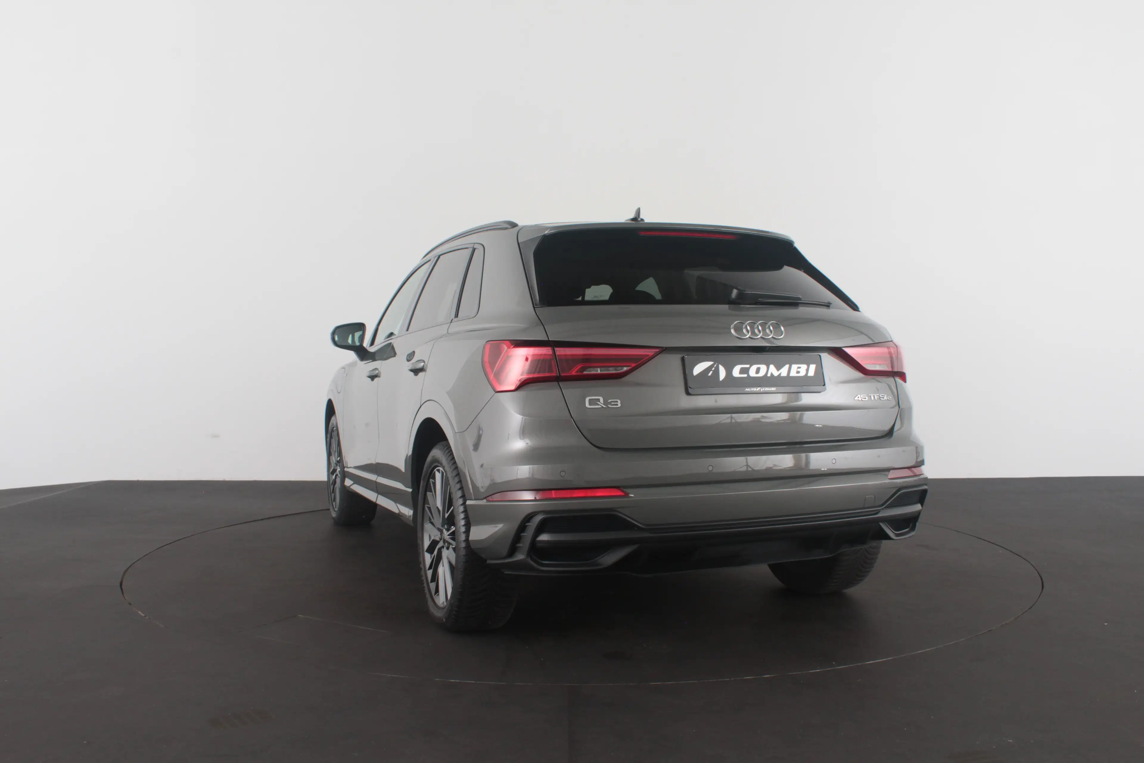 Audi Q3 45 TFSI e S edition Panodak | 245pk | Plug-in Hybr — photo 4
