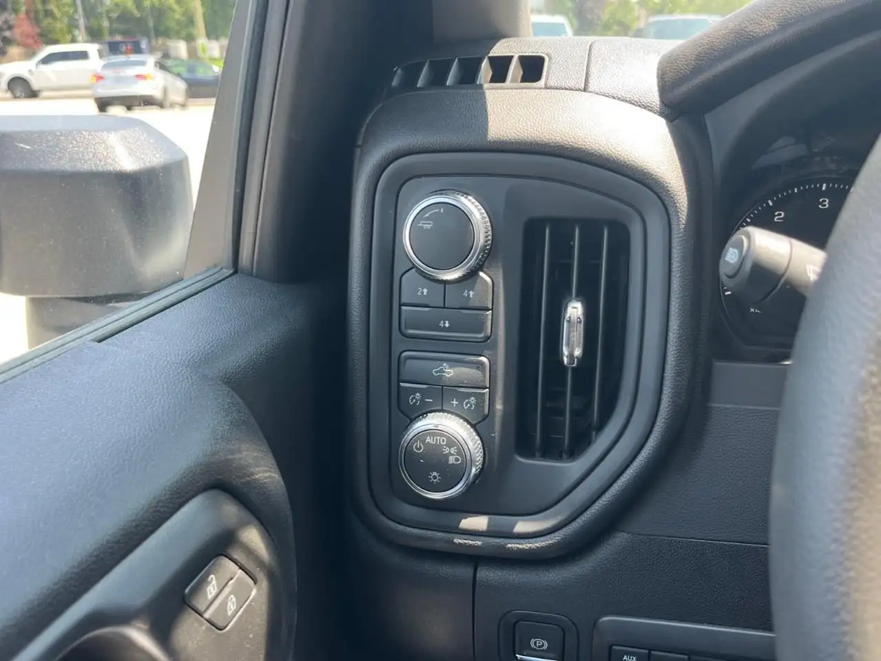GMC Sierra 3500HD photo GMC Sierra 3500HD