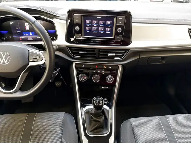 Volkswagen T-Roc view 11