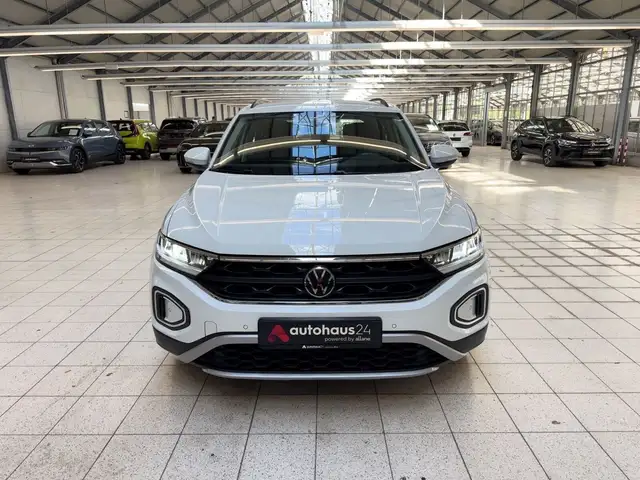 Volkswagen T-Roc view 2