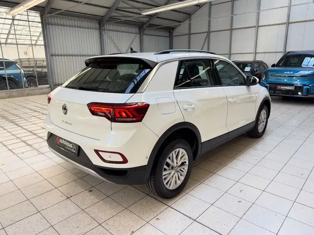Volkswagen T-Roc view 5