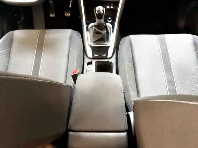Volkswagen T-Roc view 14