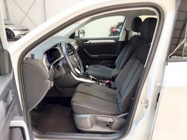 Volkswagen T-Roc view 8