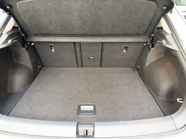 Volkswagen T-Roc view 6