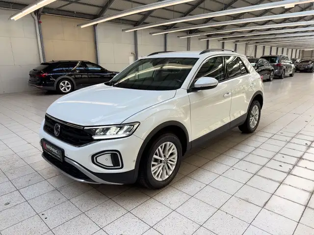 Volkswagen T-Roc view 3