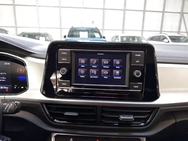 Volkswagen T-Roc view 12