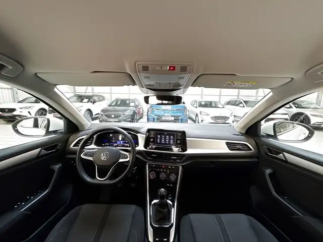 Volkswagen T-Roc view 9