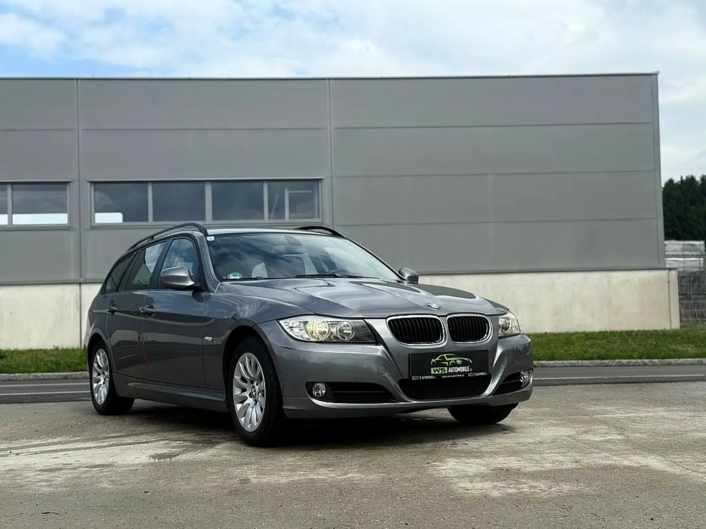 BMW 318 i Touring Österreich-Paket Grijs - 2