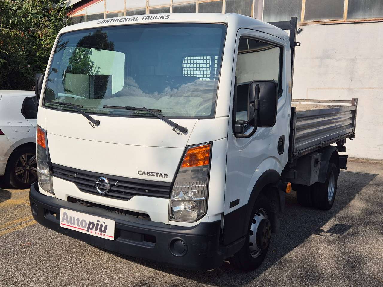 Nissan Cabstar Autocarro ribaltabile 35,110 cv