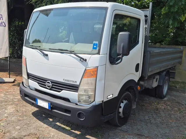 Nissan Cabstar Autocarro ribaltabile 35,110 cv