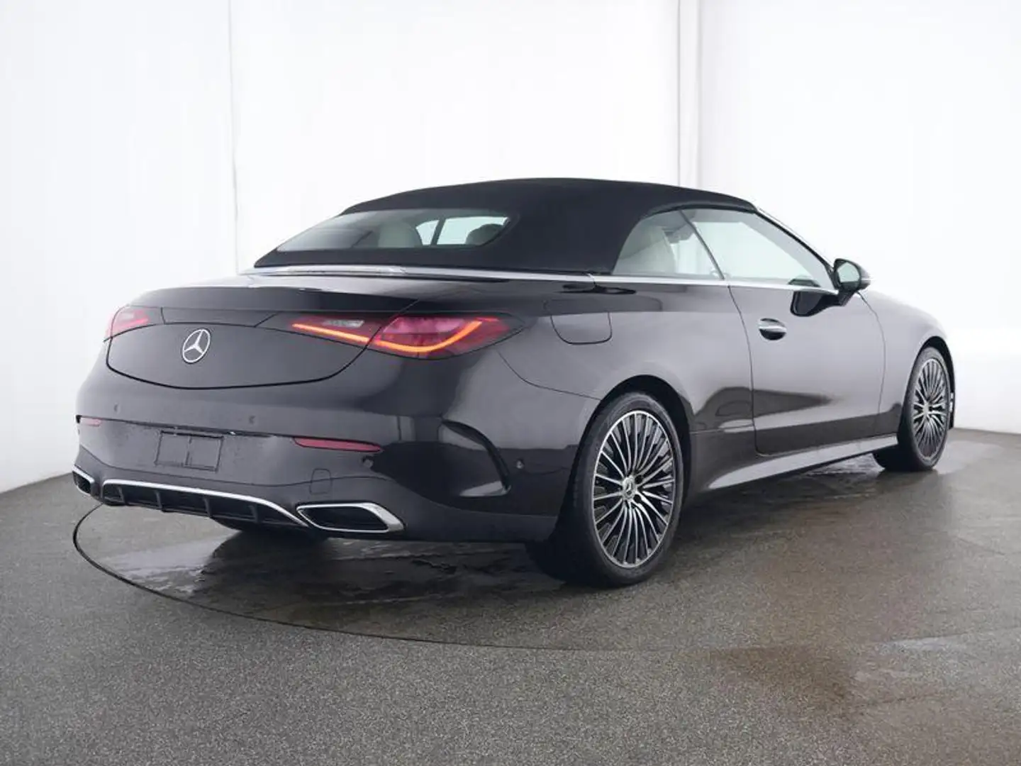 Mercedes-Benz CLE 180 Cabriolet AMG Line / 19 inch/ Memory/ Winter Pack/ Schwarz - 2