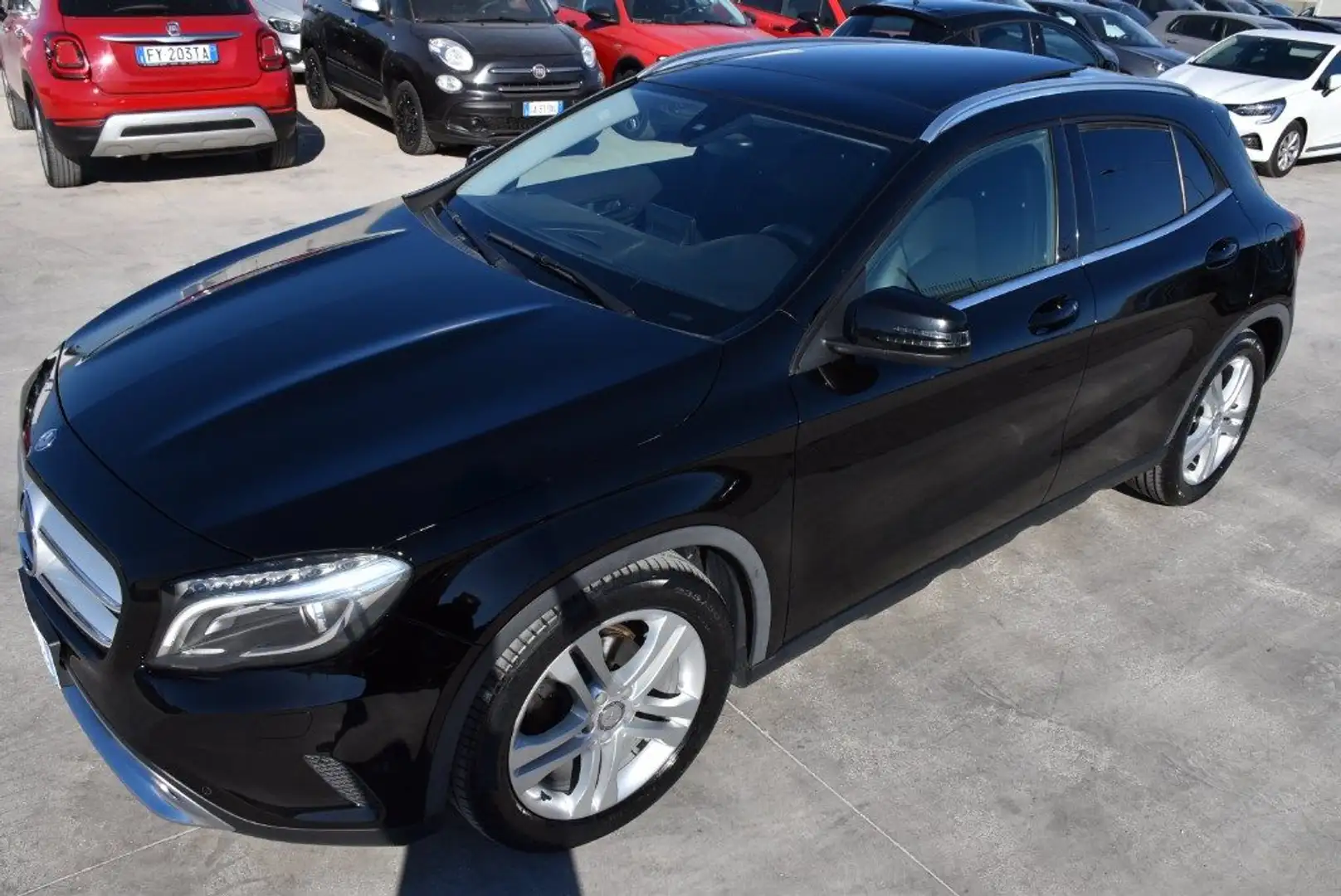Mercedes-Benz GLA 180 d Automatic Premium *TETTUCCIO, LUCI AMBIENT* Nero - 1