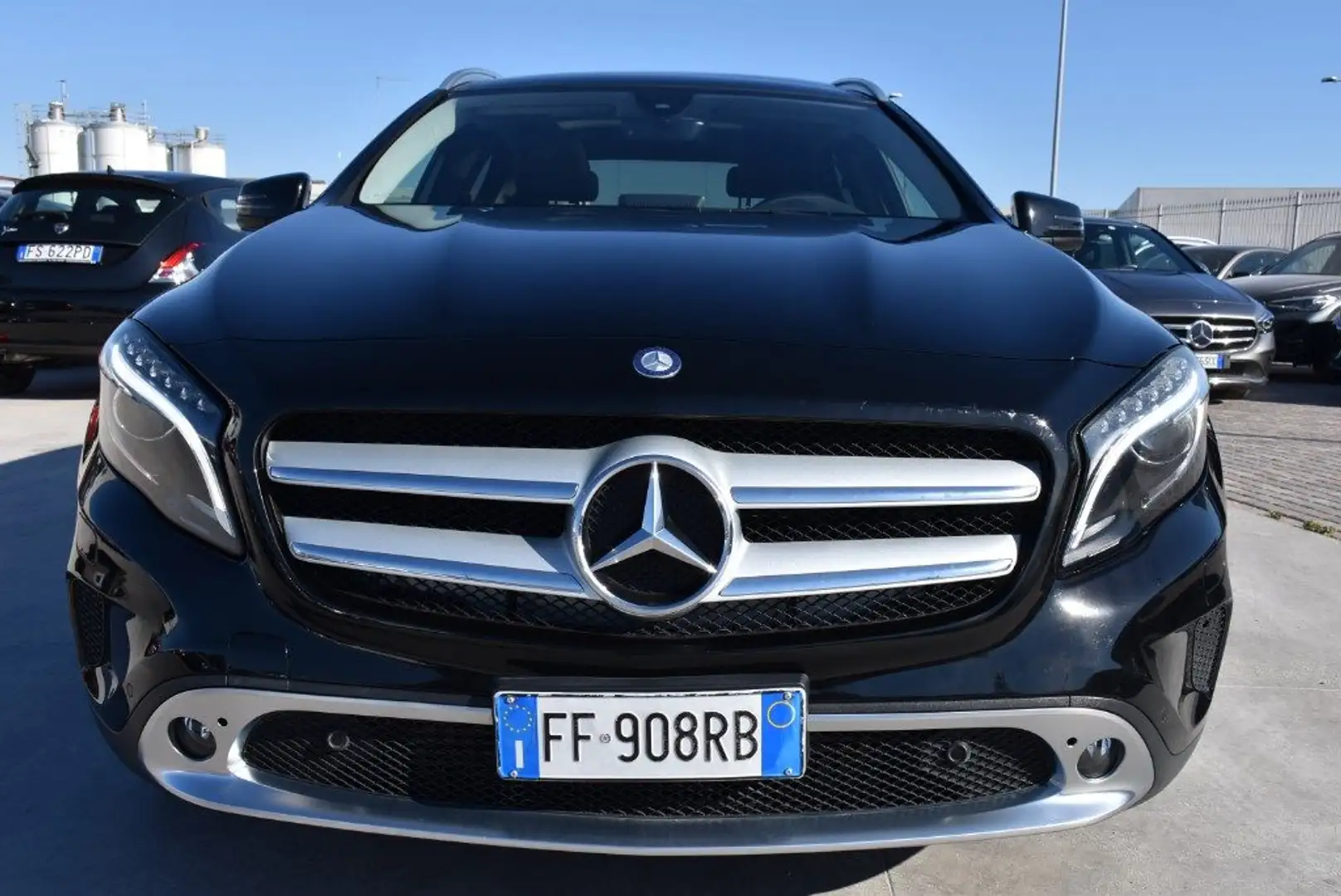 Mercedes-Benz GLA 180 d Automatic Premium *TETTUCCIO, LUCI AMBIENT* Nero - 2
