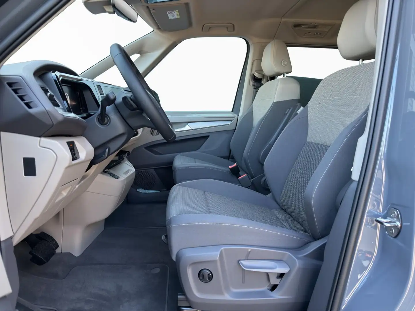Volkswagen T7 Multivan Life Grau - 2