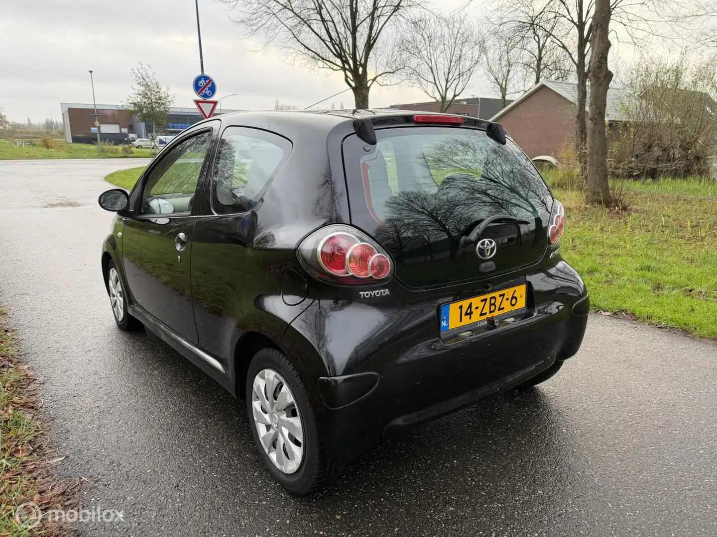 Toyota Aygo 1.0 VVT-i Aspiration*AUTOMAAT*SCHERM*1E EIGENAAR Schwarz - 2