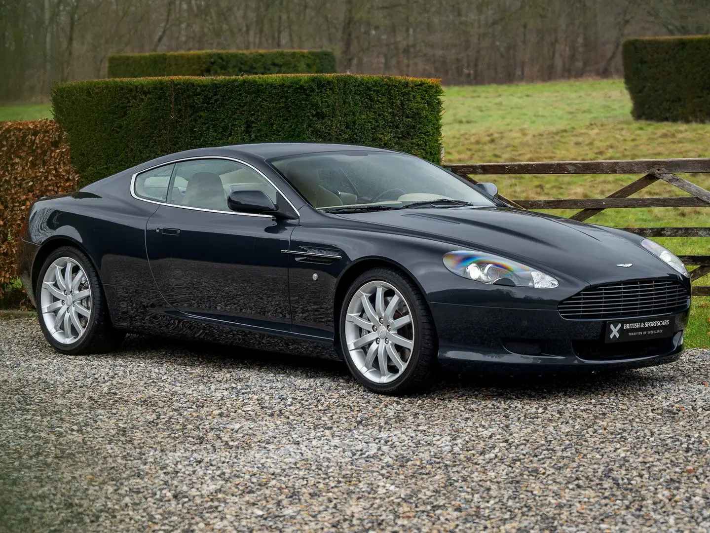 Aston Martin DB9 Coupe V12 Šedá - 1