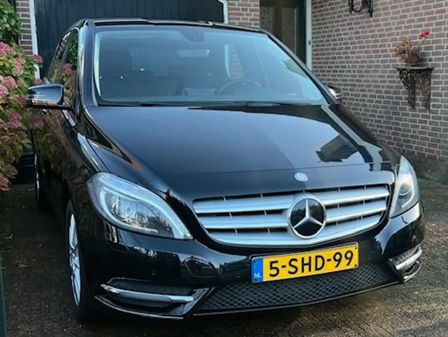 Mercedes-Benz B 180 B 180 Ambition Zwart - 1