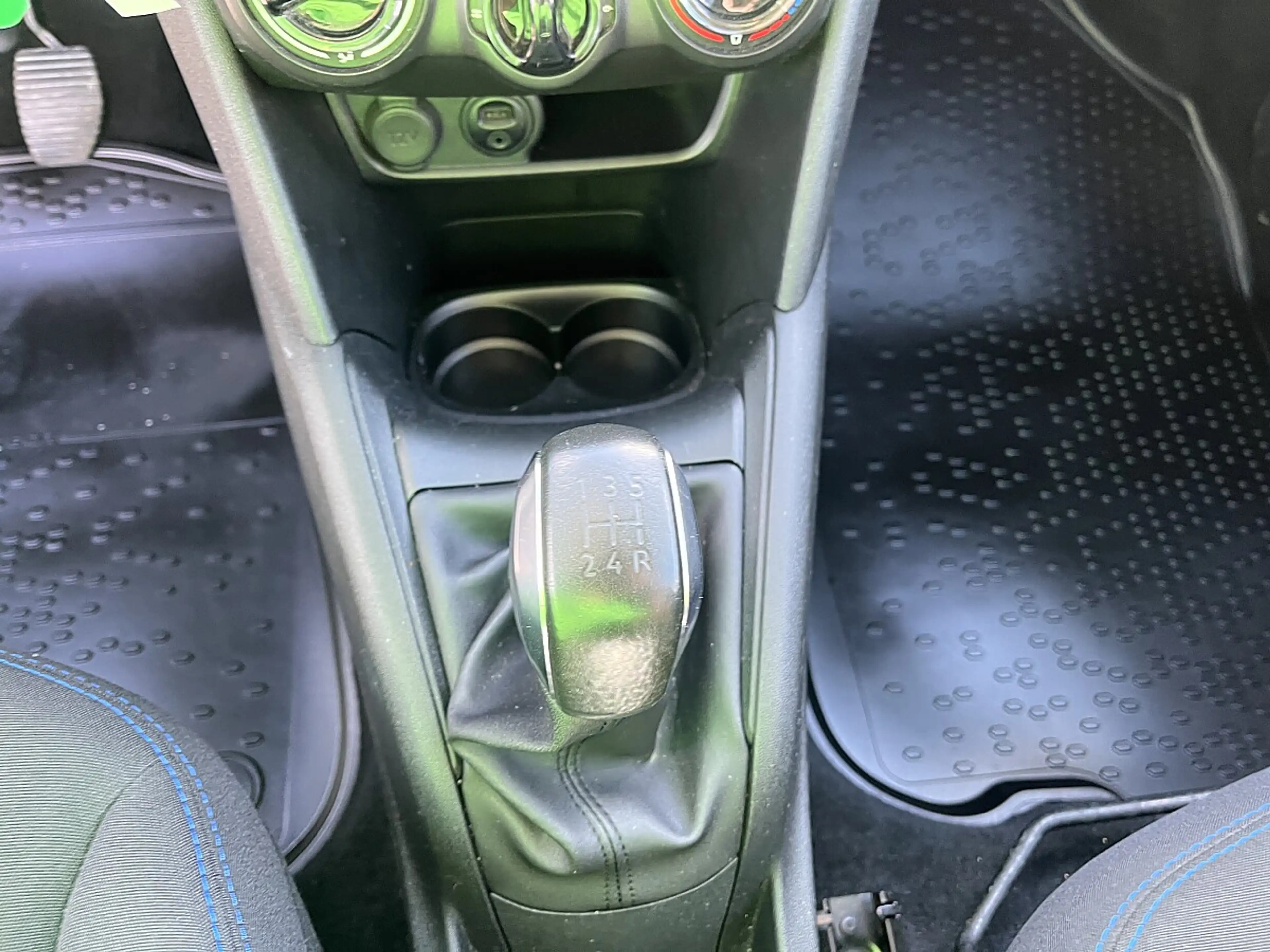 Peugeot 208 Urban Soul 1,2 PureTech 82 — photo 10