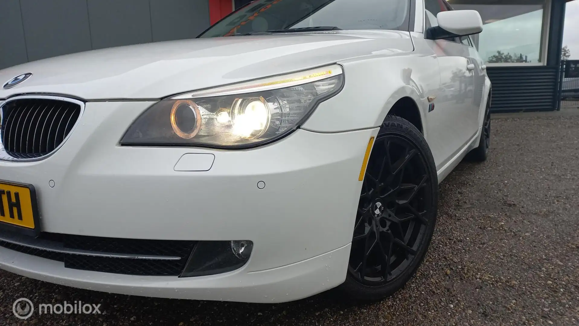 BMW 530 5-serie Touring 530xi 4X4/LUCHTVERING ACHTER/IN TO Wit - 2