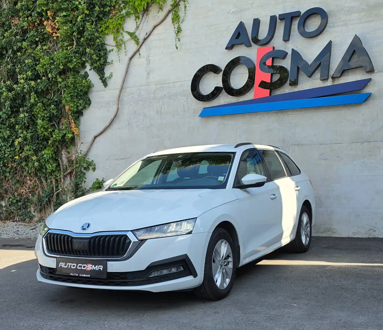 Skoda Octavia Combi 2,0 TDI Ambition DSG /KAMERA/AHK/ACC/ Weiß - 1