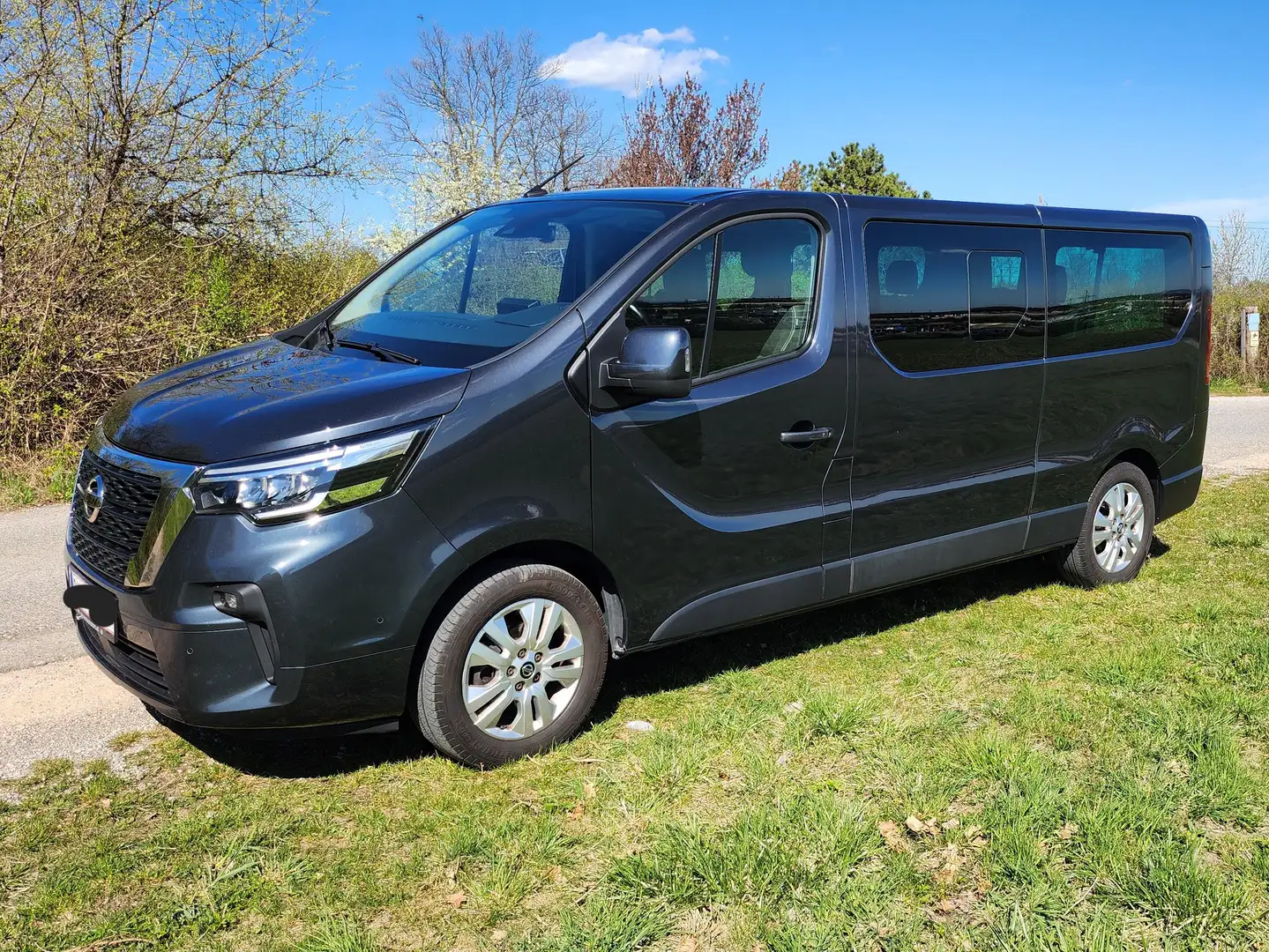 Nissan NV300 Nissan NV300 L2H1 Tekna 9-Sitzer | Camper | Navi | Kamera | 150PS | Top Zustand Grau - 2