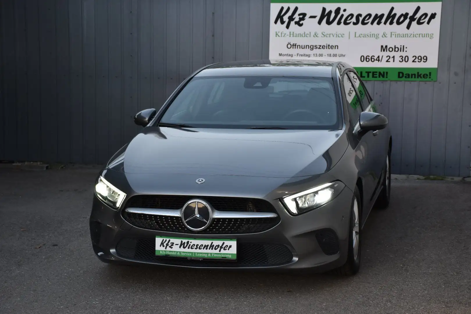 Mercedes-Benz A 180 A-Klasse A 180 Style Grau - 2