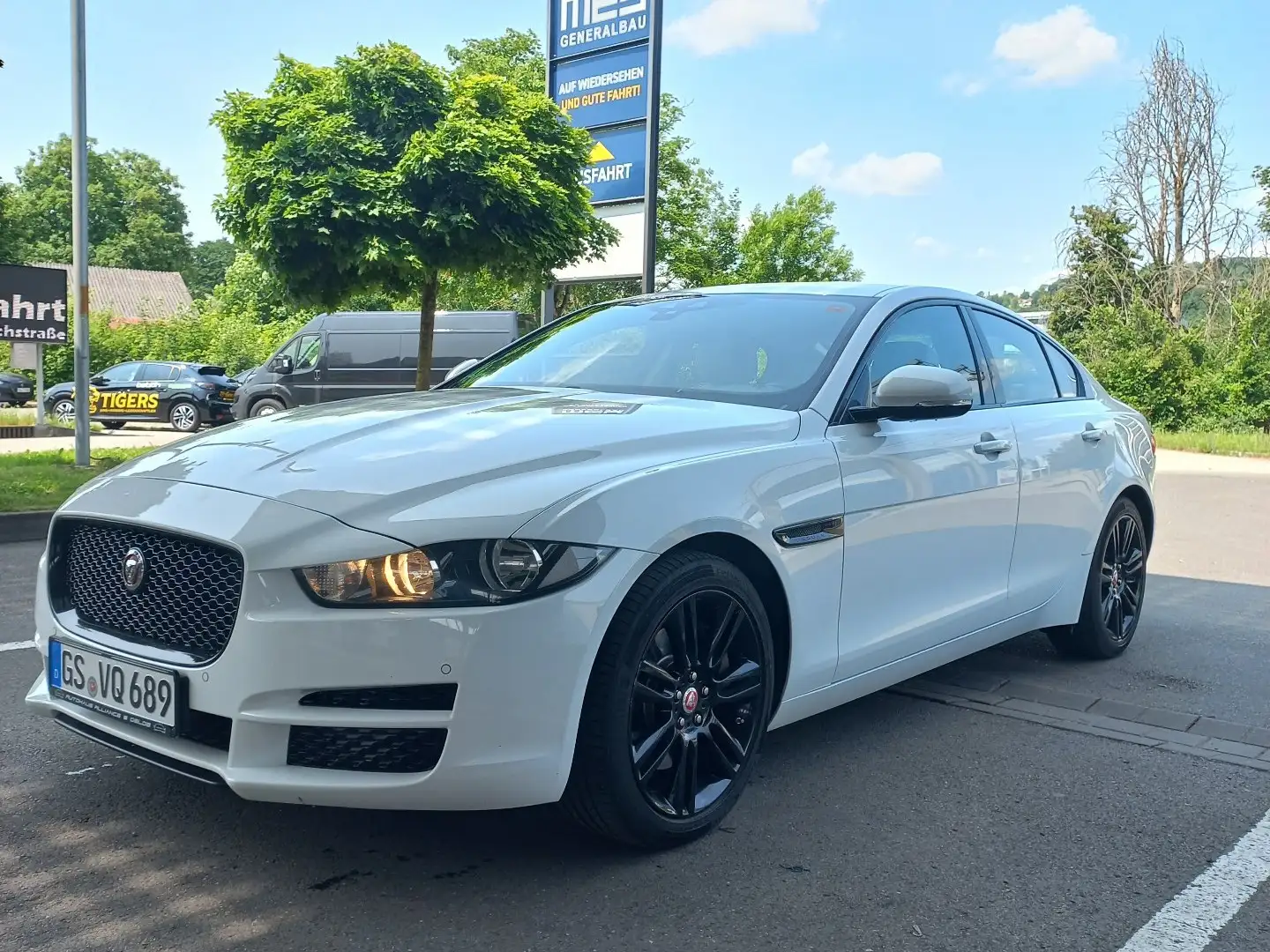 Jaguar XE 20t - 1