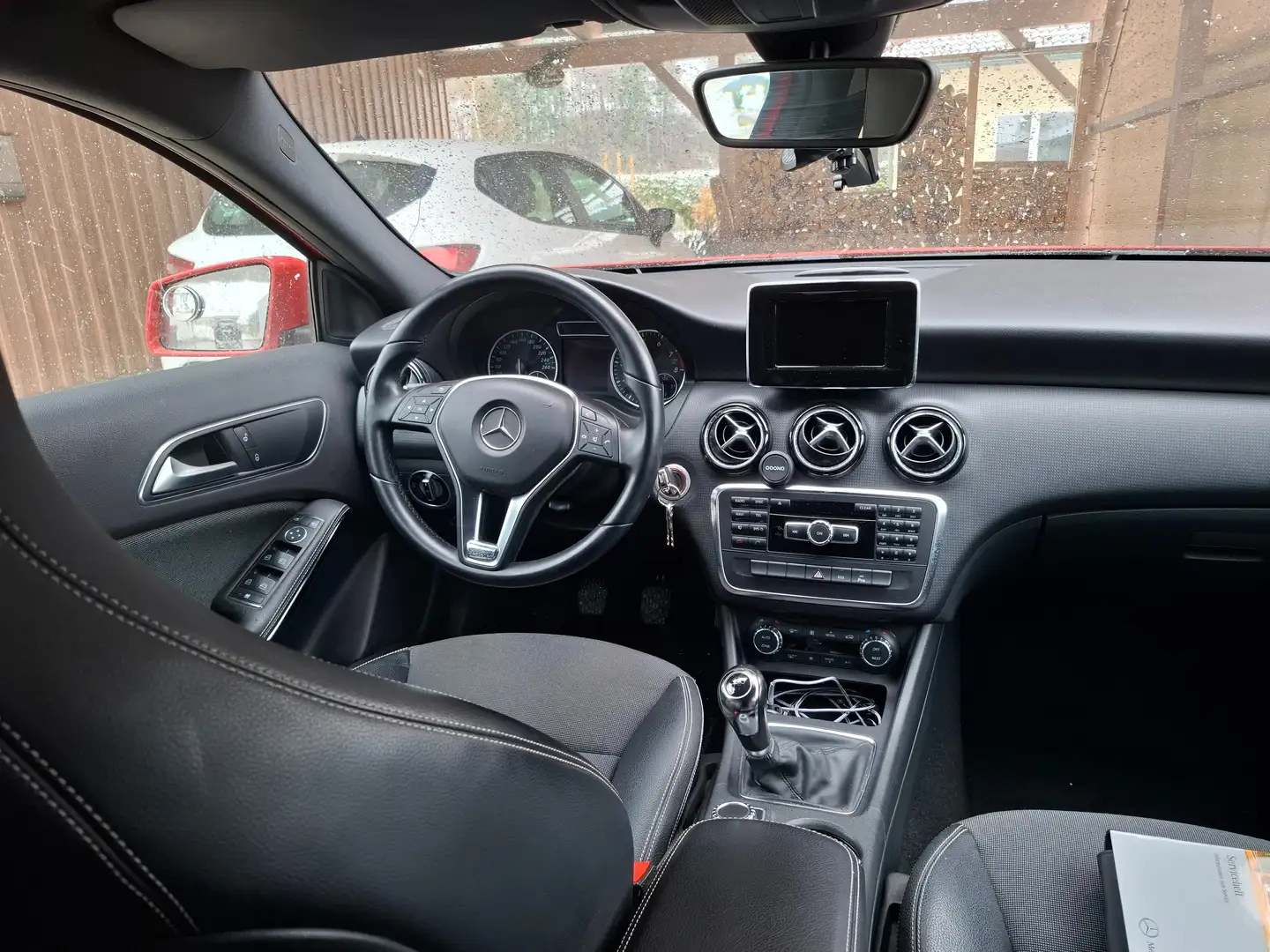 Mercedes-Benz A 180 A 180 BlueEfficiency Edition Lifestyle Edition Lifestyle Rot - 2