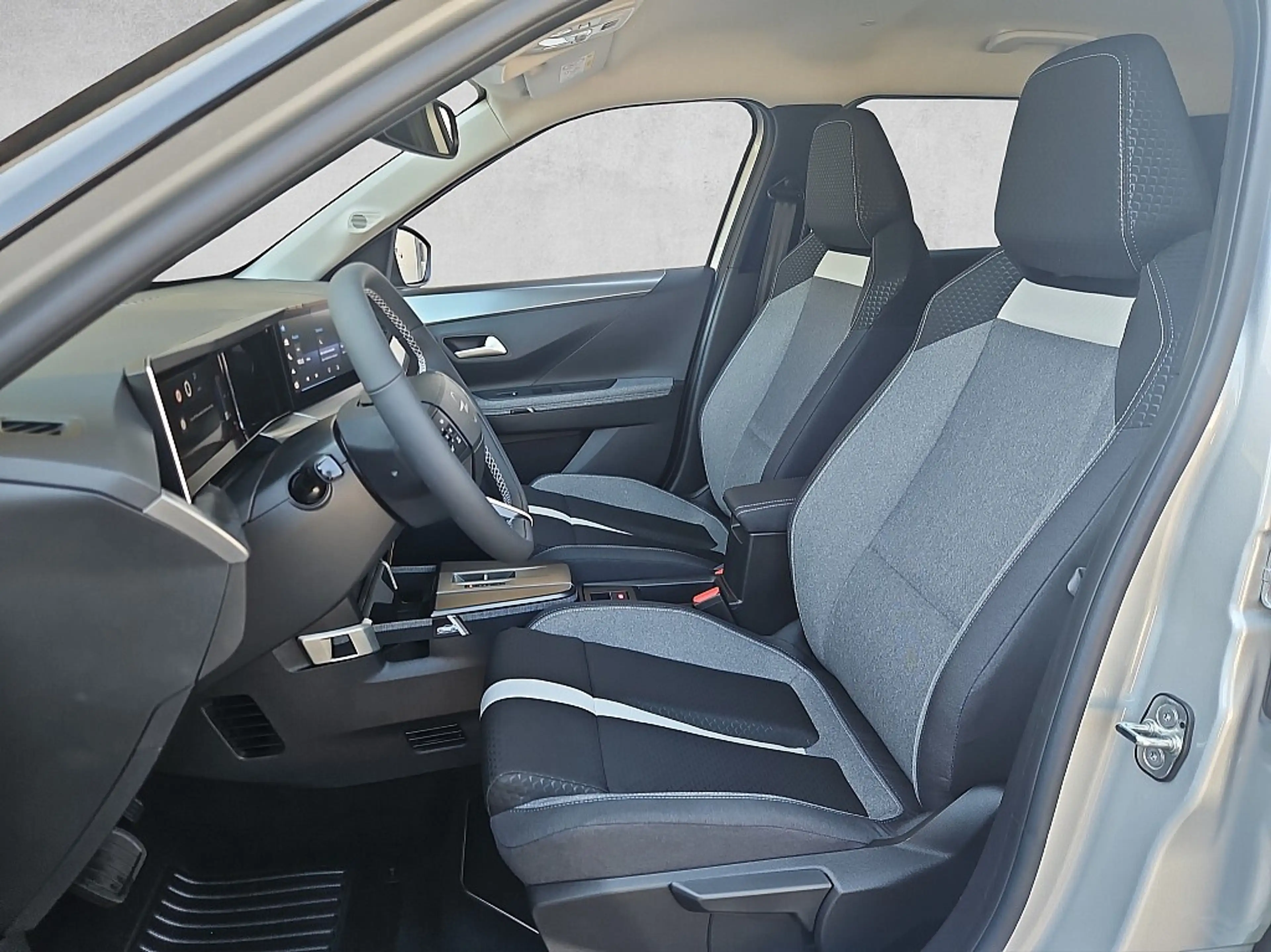 Opel Frontera 1.2 Mild-Hybrid GS — photo 11