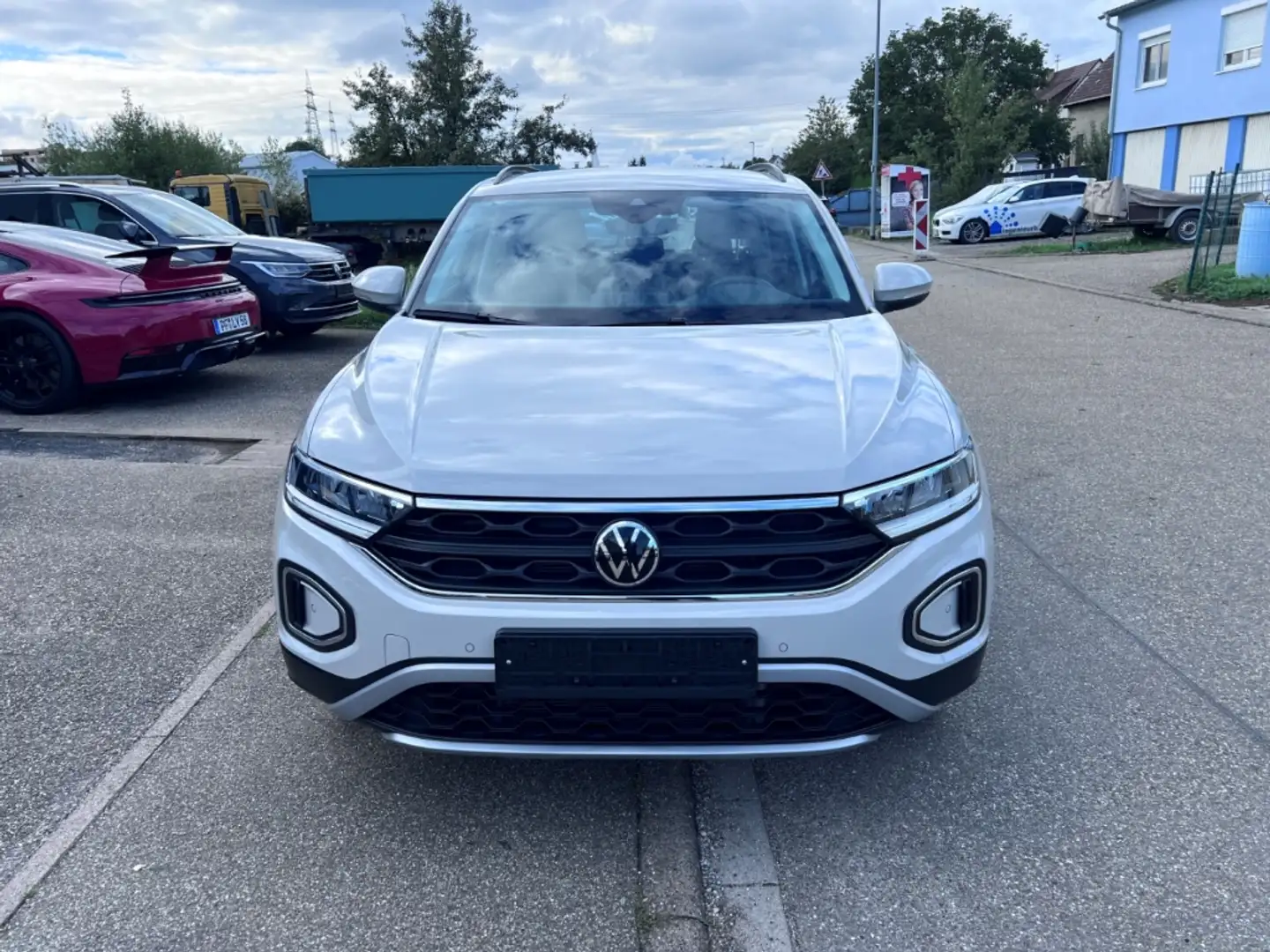 Volkswagen T-Roc 1.5TSI DSG Life DC AHK LED NAVI PDC SHZ Grau - 2